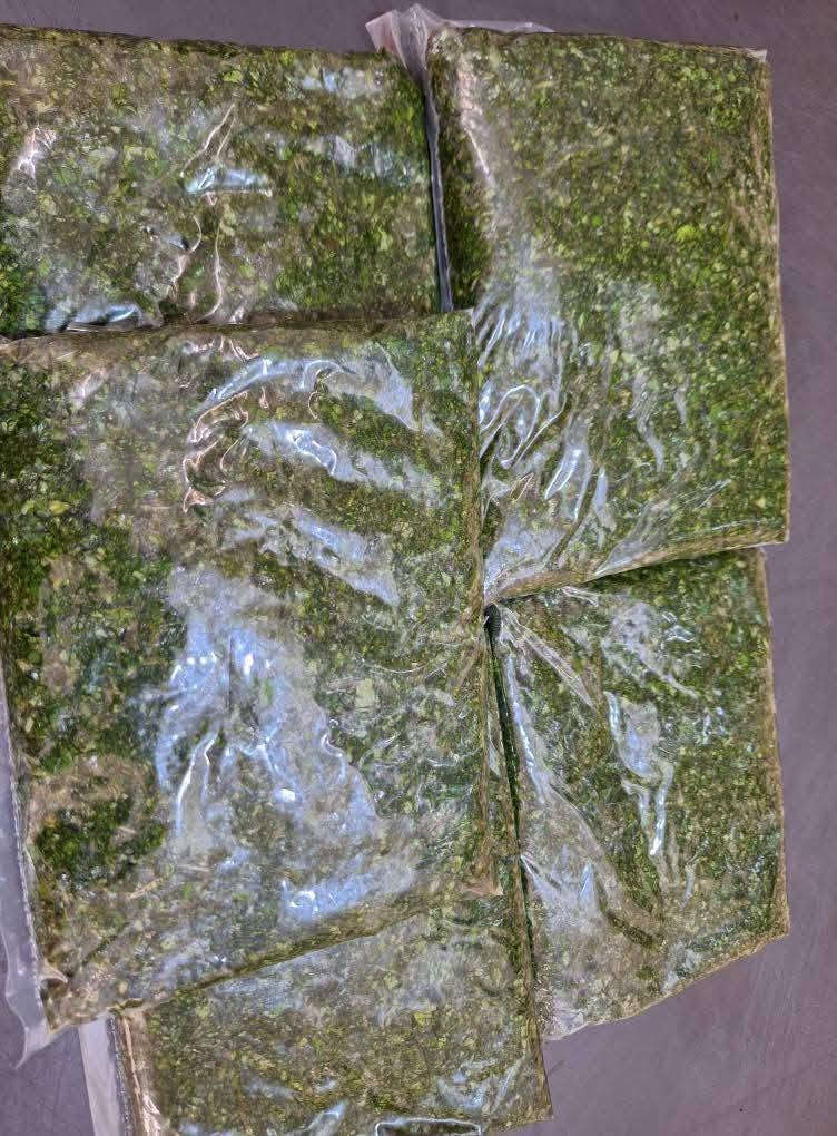 🌿 تفريز الملوخية الخضراء الطازجة 🌿
وفرنا عليكم التعب والوقت 💚 ملوخية خضراء طازجة، منظفة ومفرزة بعناية لتكون جاهزة للطبخ مباشرة 😍
✅ طازجة ونظيفة ✅ جاهزة للاستعمال ✅ تحفظ نكهتها ولونها الأخضر الرائع ✅ مناسبة للتفريز لفترات طويلة
خزّنوا مونة الملوخية من هسا واستمتعوا بطعمها الشهي طول السنة 🌱💚
للطلب والاستفسار راسلونا على الصفحة 📩
#ملوخية #تفريز_الملوخية #مونة_البيت #أكل_بيتي #خضار_طازجة 🌿🥰0788743778


**إذا كنت صاحب هذا الإعلان وتريد حذفه لأي سبب، رجاءا أرسل رسالة إلى الدعم الفني**