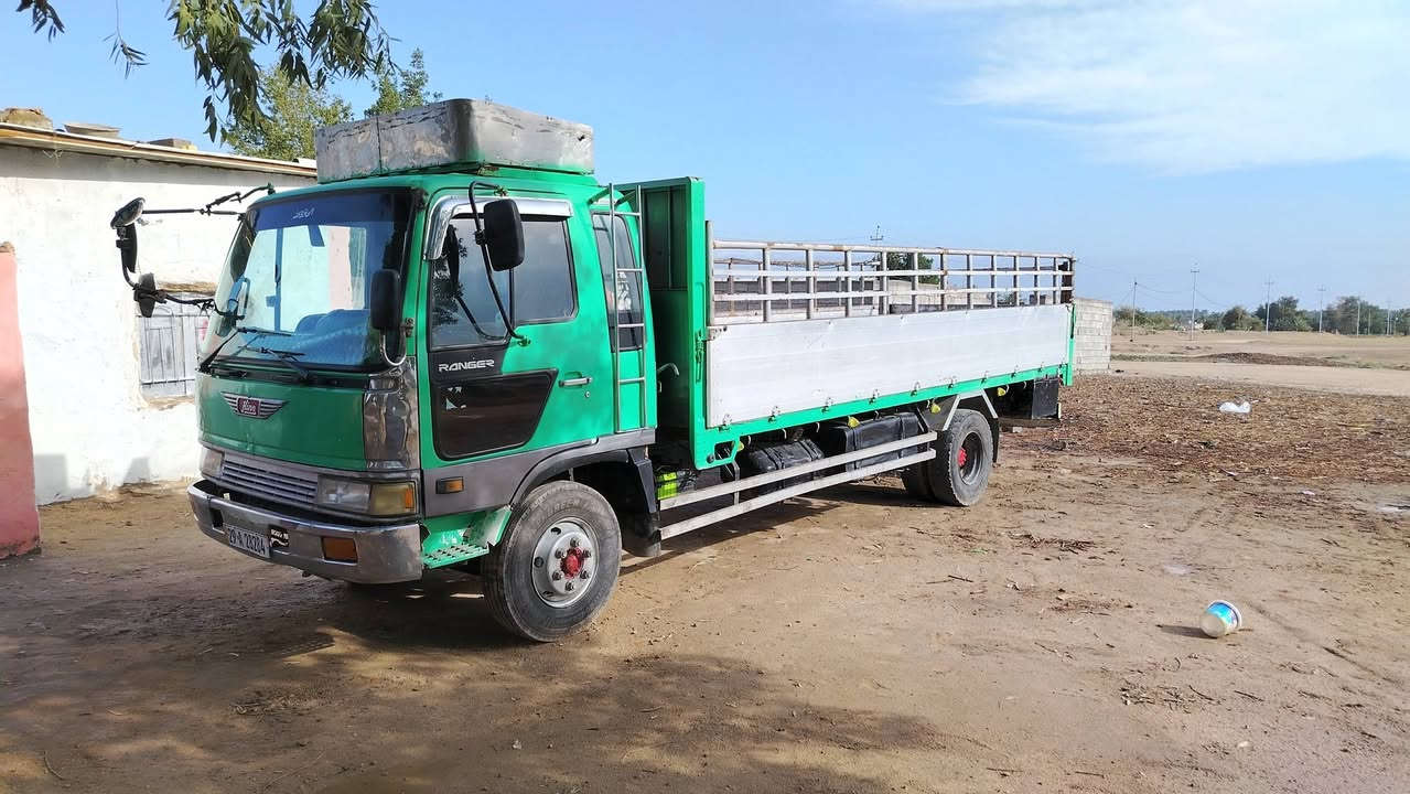 سلام عليكم  هينو طيره اللبيع 70 عادي لا صرف ولا بخار بسمي  تخم تاير طول 5ونص السعر 140،رقم الهاتف 💓***********🌹
