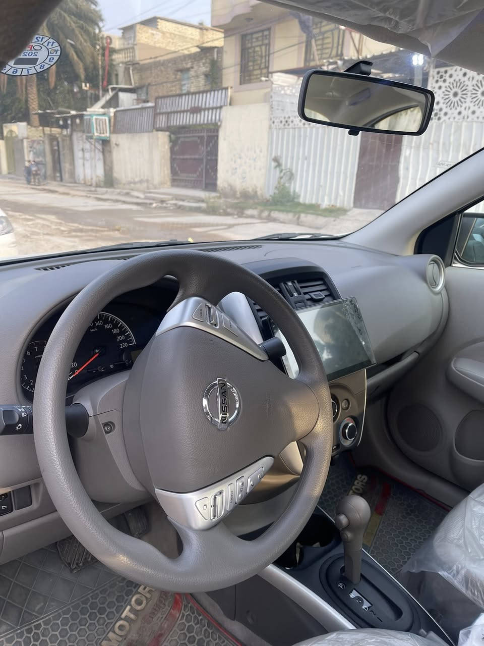 السلام عليكم نيسان سني مصري السيارة جديدة بعدها زيرو ماشية ١٧٠٠ كفالة عامه السعر ١٣٠ مكاني بغداد م الصدر 
للاستفسار ***********
