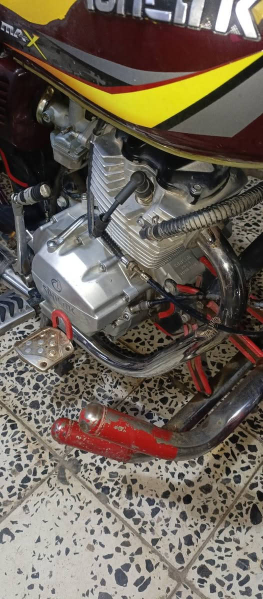 سلام عليكم دراجة سولنك للبيع م 23 اوراق اصوليه  نضافه ومحرك خير من الله مكينه مكفوله نكره سلف لاكن دراجة نواقص بيه بصيطه عنبار بريك امامي واير عداد سرعه  ومال دبل اشاره دكمه مكسوره  سعر ٥٢٥وبيه مجال مكاني الخالص سعدية الشط *********** فيس ممتواجد
