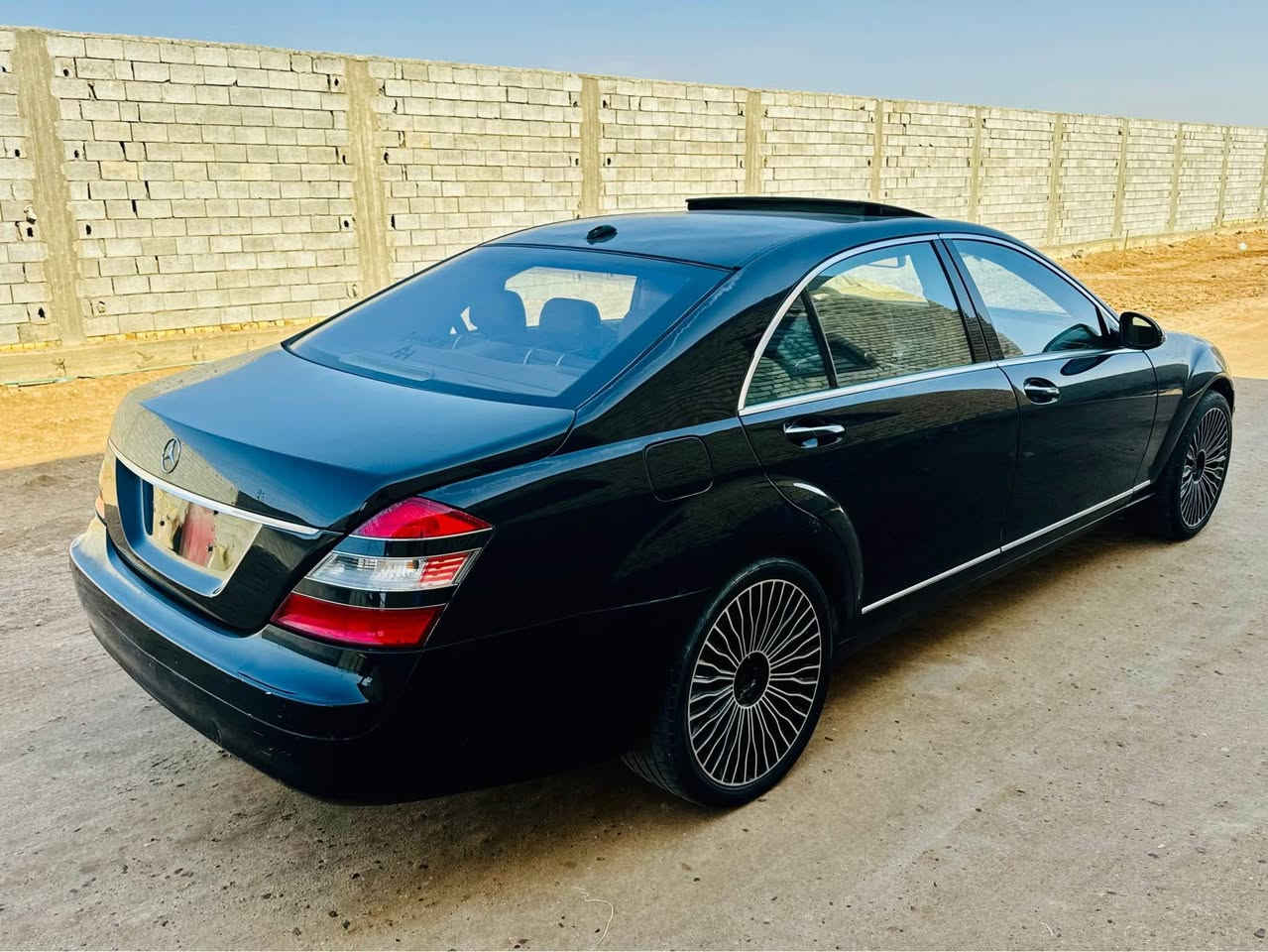 مارسدس 550 S اعلى مواصفات
ادوات (متؤمة) لوحات وسنوية ووكالة شمالية
دخول جديد 
كفاله من الكصة والضربة
مكينة وكير وحدادة كفالة
دواخل عسلي
السيارة جديده ونظيفة 
السعر 94 
البصرة شط العرب
*********** البصرة, العراق
