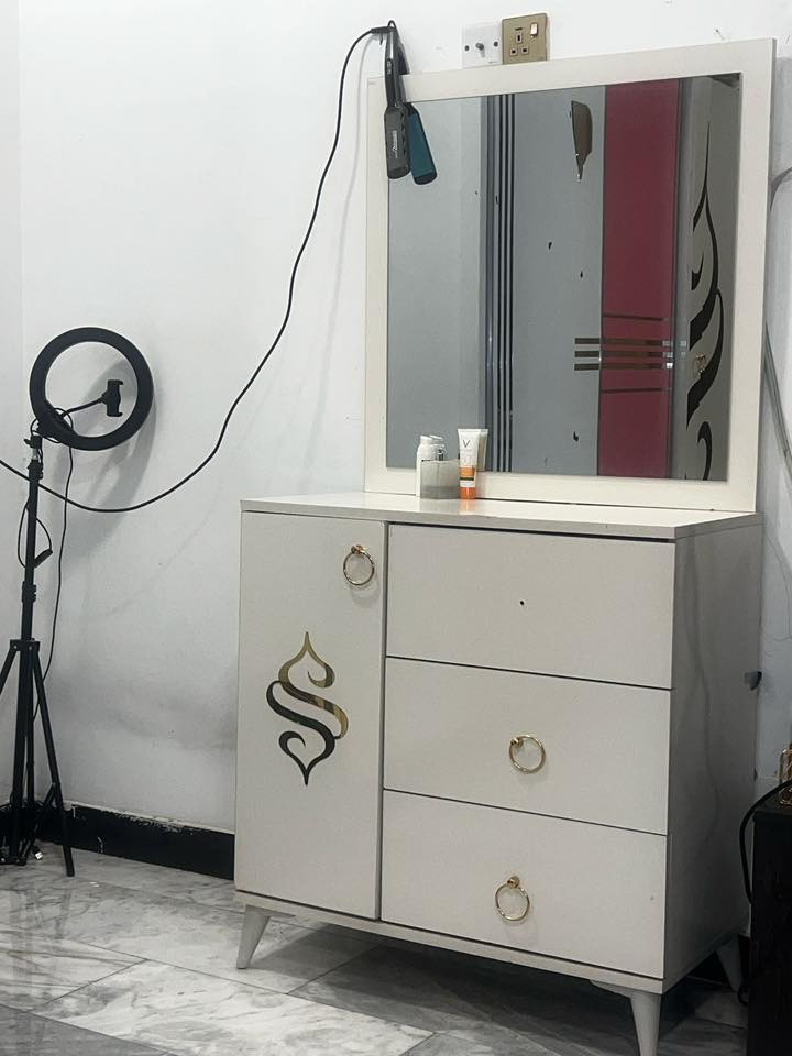 اثاث للبيع
غرفه نفر ٣قطع مع سرير مخزن دوشمه تركي🛏️
       غرفه تركيه ٨قطع. غرفه تركيه ١١قطعه 🛌
تخم تركي سرير ٨مقاعد🛋️🪑
تخم  زان مصري ١٠مقاعد🛋️🪑 
للاستفسار على هذا الرقم 
***********
