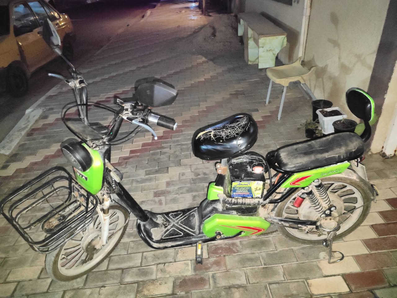 بايسكل شحن 4 بطاريات جدد وحده منهن الريان البايسكل حلو مابيه اي  نقص  مرايات جدد تايرات جدد فيش بطاريه جدد رايده ب 250 الف لحد يكسر بالسعر مكاني كربلاء حي القادسية ***********
