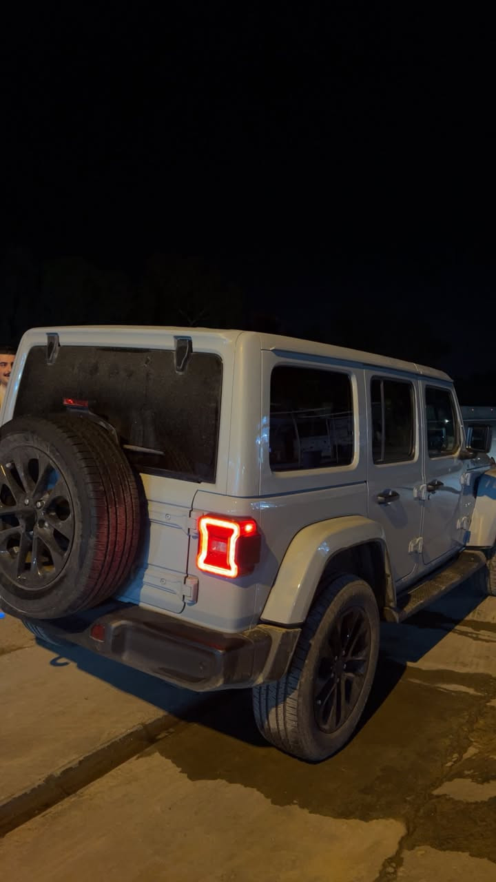 السلام وعليكم
للبيع 
حيب رانكلر موديل ٢٠٢٤ 4xe
محرك 4 سلندر ثلاث انظمة قيادة 
السيارة طيارة 375 حصان

ماشيه 12 الف كيلوا 
السيارة بحالة الوكالة جديدة كلش 
فول الفول للأخير صحارى فئه خاصه 
جلد اسود تطريز بلون جوزي
كشنات كهرباء 
كشنات تدفئه
سترين تدفئه
كاميرا اماميه
زراك كاميرا 
كاميرا خلفيه
مرايه وسطيه اوتودم 
رادار حانبي 
رادار خلفي 
رادار امامي
سياقة ذاتيه 
بريك طوارئ تلقائي
كشافات اماميه 
ليد كل الانارة اللي بالسيارة 
ايرباك عدد ٦ 
نظام صوت Alpine 
امبليفاير بالجنطة بيها صوت كلش قوي 
شاشة كبيرة بيها كل اعدادات السيارة 
بيها نظام Alexa 
شاحة السيارة كيبل شحن سريع 
ويجي وياها بطارية اضافيه تشحن بيها من السيارة لسيارة ثانيه 
نظام تعليق solid axle يجي بالصحارى يكون مريح للأستخدام اليومي 
السيارة فول للاخير وقليل تجي هيج مواصفات 
كلش جديده بعدها بحالة الوكالة حادثها كلش خفيف بدون ايرباك بدون دواخل 
كاتي اربيل
سعر السيارة 360$$ الف دولار ‼️‼️
هذا رقم تليفوني
***********
تفضل اتصل وتدلل
