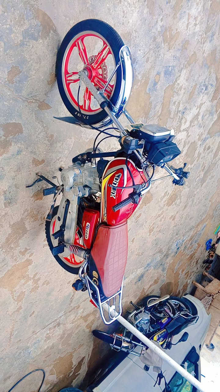 سلام عليكم دراجة للبيع موديل 2022 مال جناي مكينة كفالة عامة اوراق كاملة  العنوان بعقوبة قرب جسر خرنابات ***********
