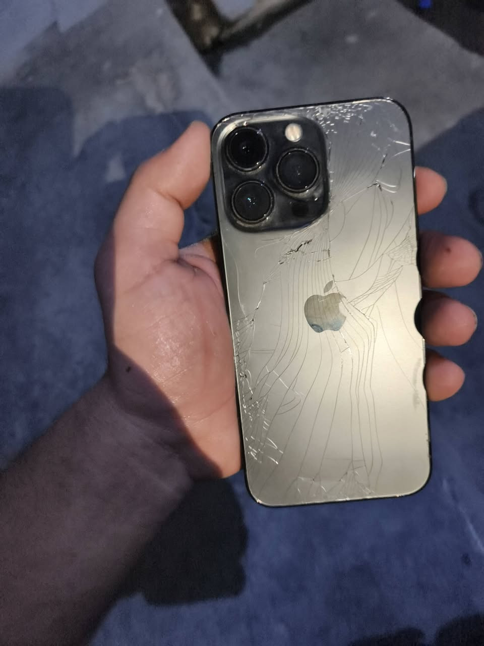 ايفون13برو للبيع بطاريه 72 وضهر مكسور موضح بلصوره مامفتوح الجهاز ذاكره128 سعر 350وبي مجال مكاني ديالى بهرز ***********
