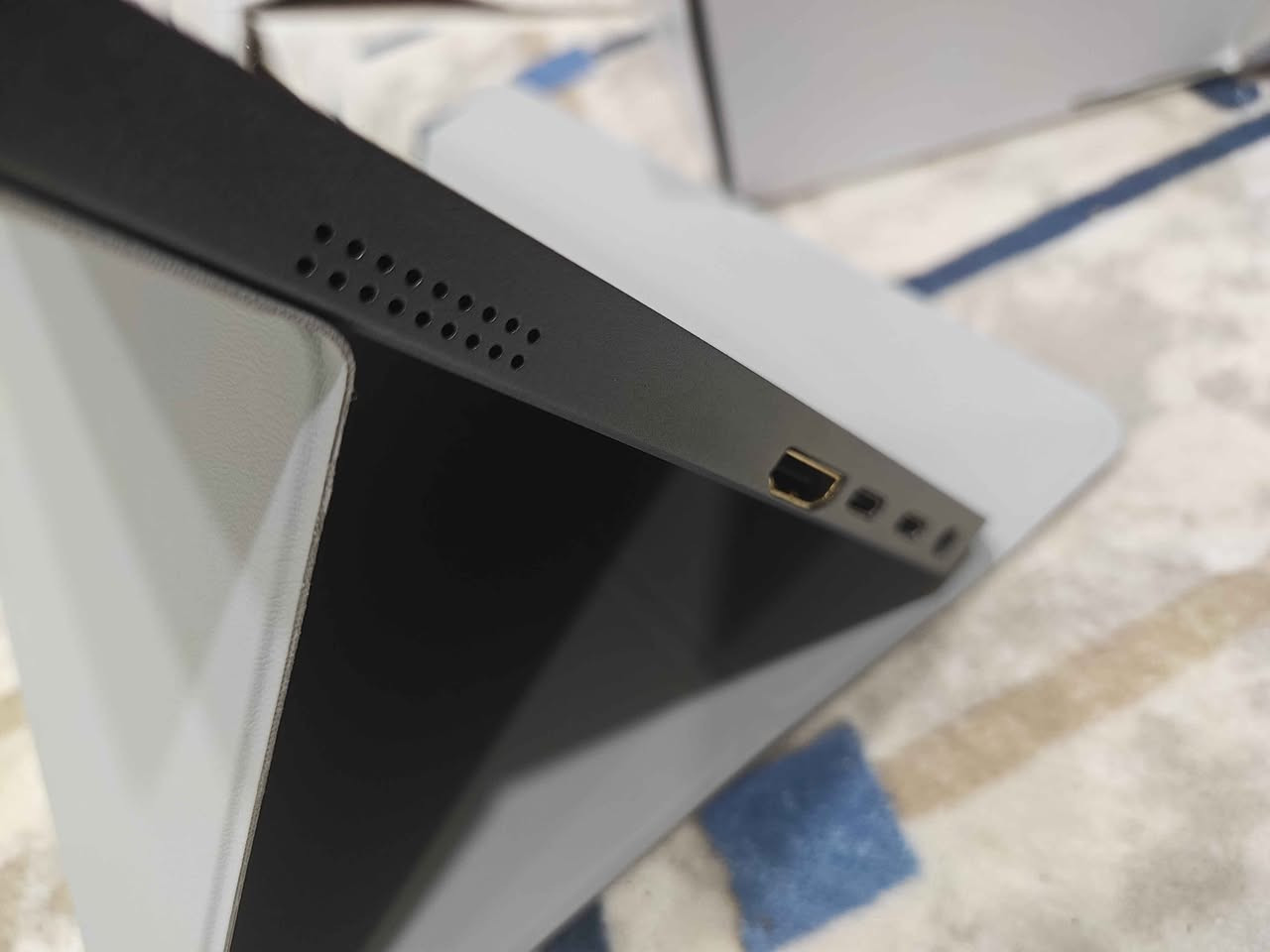تەنها تێست کراوە 
شاشە لەمس (Touchscreen)
کۆنێکتی موبایل و لاپتۆپ ئەبێت
 10inch
Type-C to Type-C wire
HDMI to HDMI  wire
2x Type-C to USB wire حلبجة, السليمانية


**إذا كنت صاحب هذا الإعلان وتريد حذفه لأي سبب، رجاءا أرسل رسالة إلى الدعم الفني**