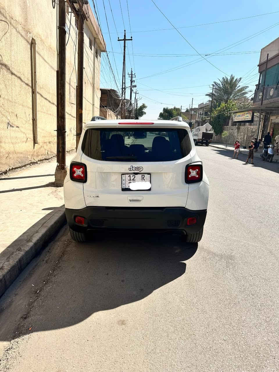 جيب رنيكد موديل 23 ماشيه 6000 يعني زيرو بيها قطعتين صبغ السياره لمتت فور ويل بصمه بانو راما فول واحد ع واحد
بيها كبورن بنزين 
***********
السعر 145مكان السياره موصل
