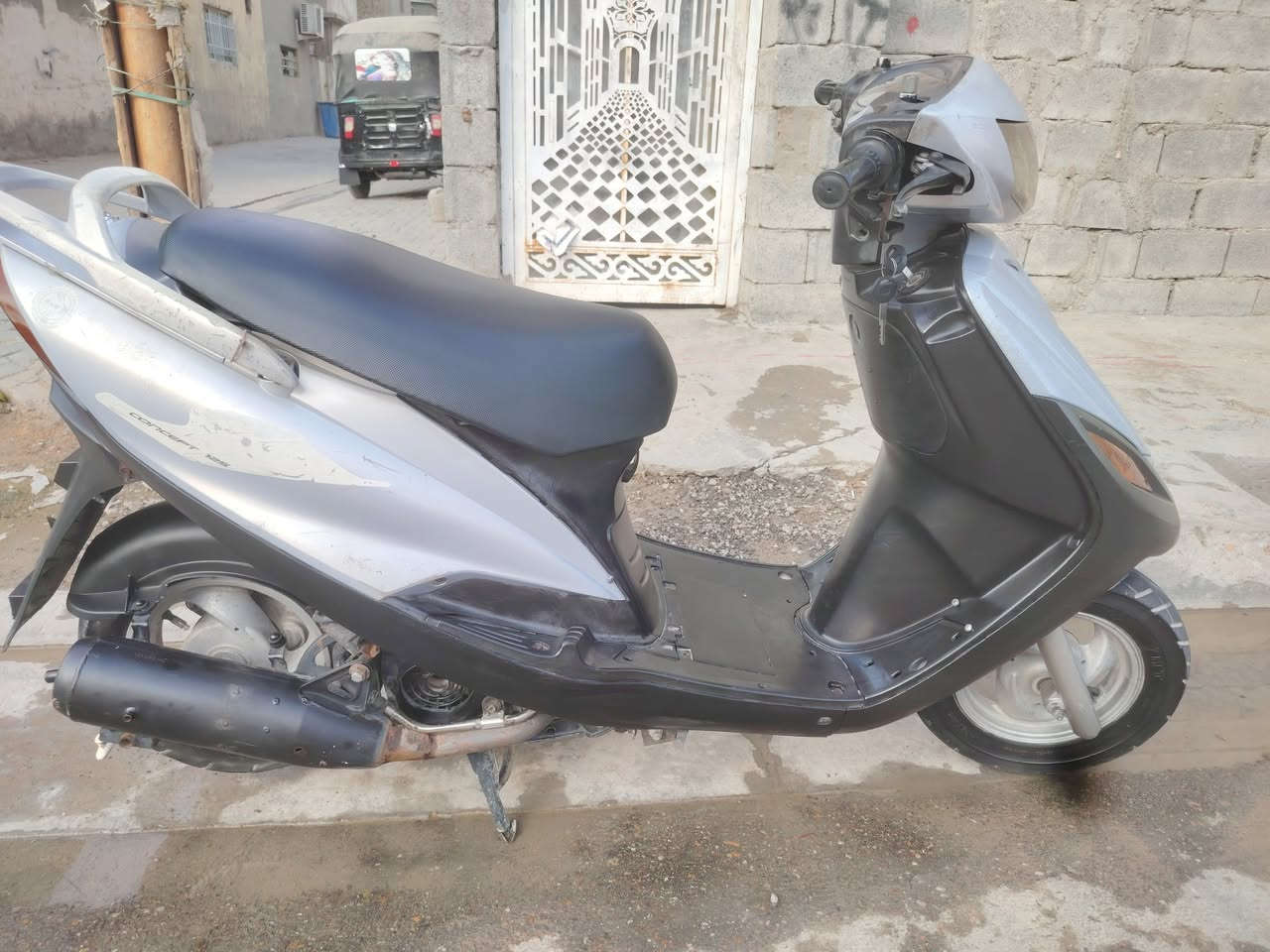 ماكس140 شغالة نكرة سلف بكل وقت كلشي شغال بيهه من عدا العداد مال السرعة ب400 وبيهه مجال مكفولة من السرقة مكاني بغداد الأمين الثانية ***********
