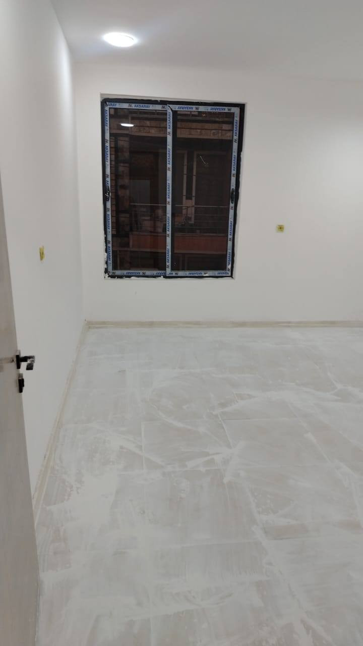 #لدينا_دار_للبيع مساحه 50 متر طابو زراعي سند 25 قرار محكمه البيت يحتوي على2 غرف نوم وصاله وستقبال ومطبخ  العنوان بغداد الدورة مدخل البوعيثه مجمع السلطان الاول 
هاتف ***********
***********
