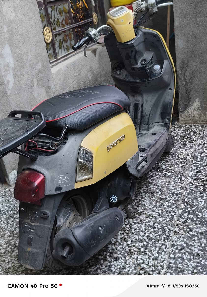 السلام عليكم شباب ماكس بوليس نوزل دراجة نضيفه بشكل شلعه معدل خير من الله بيهه ملاحضات بسيطه مكاني بغداد البلديات هاتف *********** السعر 625 وبيهه مجال
