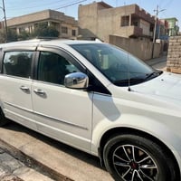 للبيع سياره دوج كرفان موديل ٢٠١٢ فئة كروي فول مواصفات.  شاشة اعطال + ش...