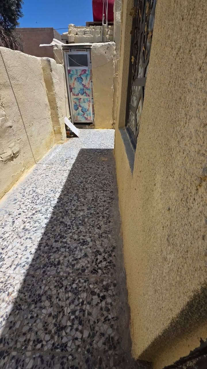 سلام عليكم لبيع بيت 100متر طابو زراعي سند 25 لبيت اعكاده موقعه كلش مميز شارع المرور حي الصناعي خلف جامع السجاد لبيت يحتوي على غرفتين نوم وهول وصاله وصحيات لبيت كاشي سراميك لبيت ركن وسعره 40 مناسب كلش لستفسار الاتصال على الرقم:
***********
