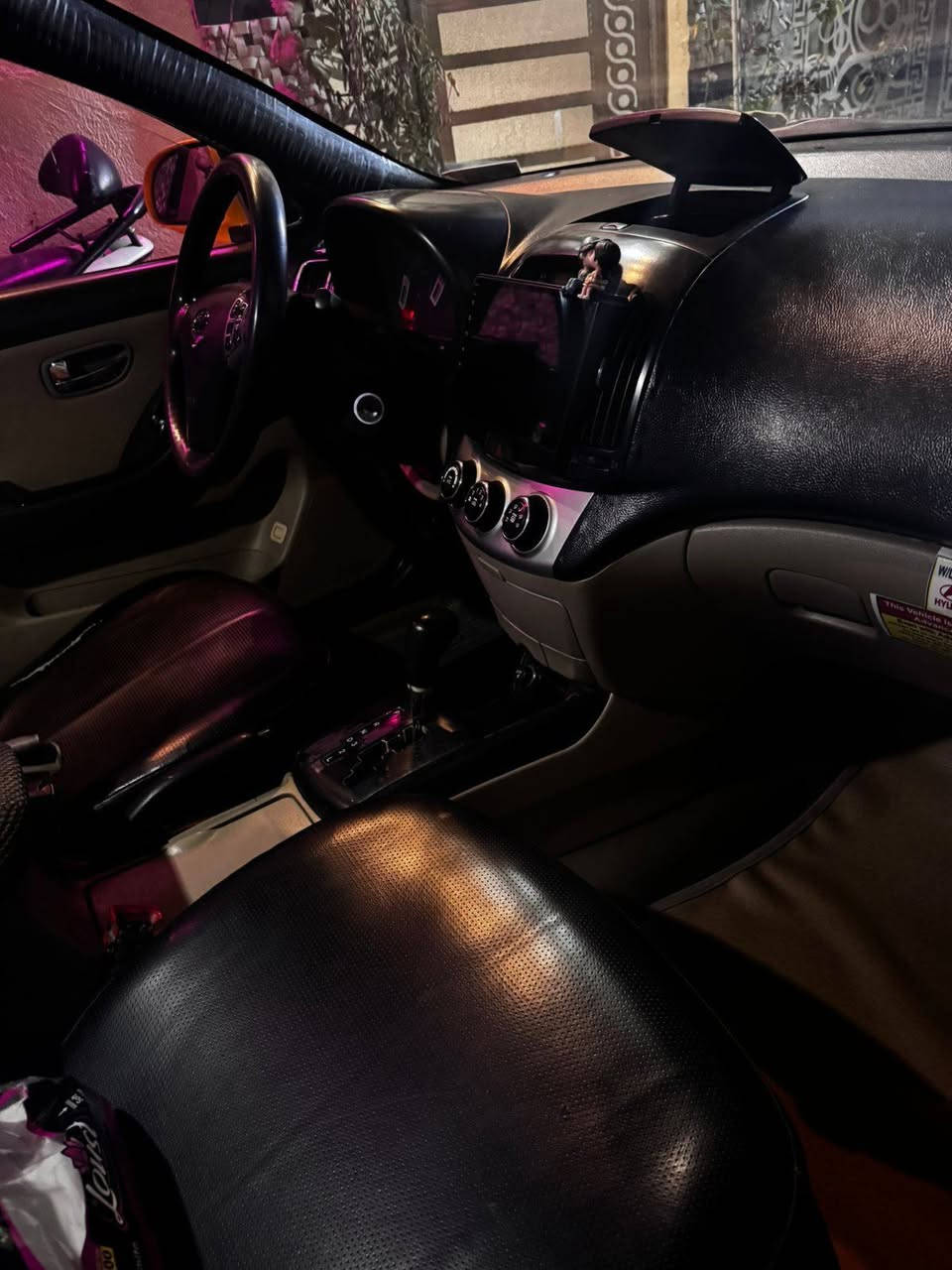 السلام عليكم
النترا هونداي موديل ٢٠١٠

سيارة ايبل واحد عدا البنيد 

هزه جديدة رقم جديد ورقم انكليزي وتتحول ثاني يوم باسمك 

سعر 90 ورقة وبيها مجال

العنوان بغداد مدينة الصدر وللاستفسار اكثر هذا رقمنا ***********
