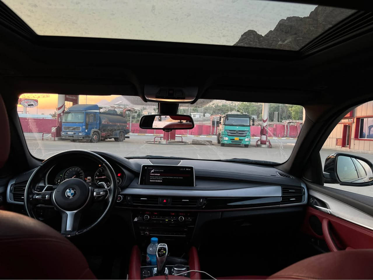 BMW 2020 X6 
35i

جۆری بزوێنەر: 3.0 لێتر، ٦ پستۆن )  TwinPower Turbo (بزوێنەر: N55)
سیستەمی تەبرید: کۆنترۆڵی کەشی ئۆتۆماتیکی دووانە (Dual-zone Climate Control) بۆ جیاکردنەوەی پلەی گەرمی شۆفێر و سەرنشین

سیستەمی پاڵنەر: xDrive ( AWD)
 
مۆدەکانی لێخورین: Comfort, Eco Pro, Sport, Sport+
سیستەمی ده نگ: HarmanKardon 
لایتی LED بە شێوازی ناوداری (L-Shape)ی کۆمپانیای BMW 
 برێکی دەستی ئەلیکترۆنی: لەگەڵ سیستەمی Auto Hold (بۆ ڕاگرتنی خۆکار لە ترافیکەکاندا
ماوسی iDrive
سوکانی چەرمی فرە-فەرمان (Multi-function Steering Wheel) لەگەڵ لۆگۆی BMW.
سەیارەكە قەپات مواسەفاتە 
سفری شەریكەیە بێ بۆیاغە ھیچی پێوە نیە 
سەنەوی نوێیەو بەناو خۆمانە 
گێرو مەكینەو كارەبایات بەشەرت
وەكالەو بەناو كردن بەشەرت
*********** أربيل, العراق
