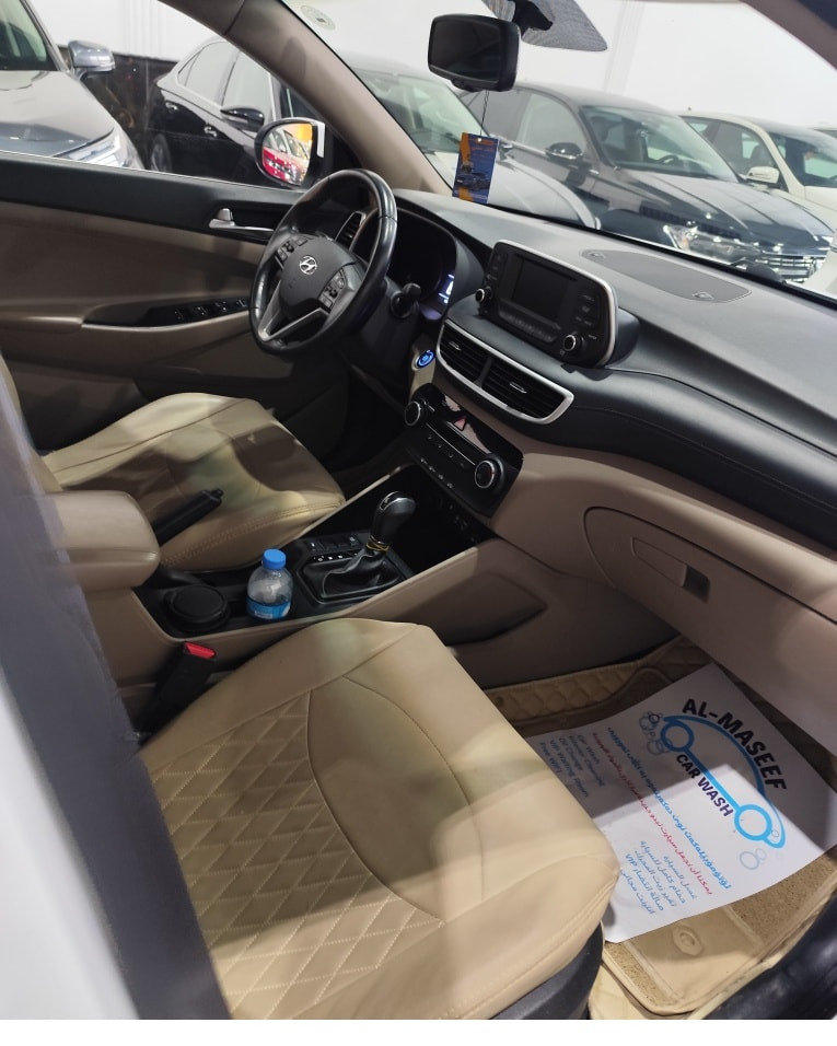 #توسان2019خليجي راقم اربيل دولي سنويه اوراقم جديد ماشيه 100KM فقط🚘السياره جديده ايد واحد من الشركه مواصفات ✅
2-بصمه عدد 2 بصمه ابواب دخول ذكي✅
2-مري شفط ثلاجه بل جكمجه ✅
3-حساسات خلفية✅
4-لايت زينون + LED✅
5-كشافات كشن كهربائي ✅
6- 4 دسك✅
7-قبضات أبواب من الألمنيوم✅
8-اريل  ✅
9-شاشة وسطيه+وكامره✅
10-مثبت السرعة Cruise✅
11-أوضاع القيادة  Drive Mode (ايكو-سبورت-نورمال)✅
12-قطعتين تبريد✅
13فول فول تحكمات ستيرنج جهتين
14-نضام ABS
15-اشارة في المرايا الجانبية✅
16-مخرج منفذ الطاقة ✅
سياره بيها فقط شبر بارد قبق الصندوق 
مكان السياره بدهوك للسعر واستفسار اتصل *********** بي وتساب هم
