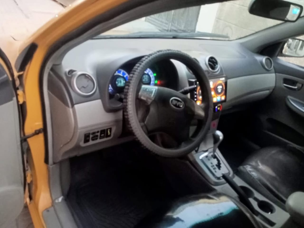 بي واي دي g3 محرك وكير كورلا مكفولات لا تبخير ولا تنقيص. ..سيارتي تحويل ثاني يوم مكاتبه مروريه وحجز على اقرب موعد ….تجي تفحص سونار موجود لحد يكلي شبيها مابيها سونار واخذها لان صراحه ممتاكد من حادثها صار فتره عندي …نقوصاتها تبريد نقص غاز والصدر نص عمر …يمشي امر يعني ….السعر 48وبيها مجال بسيط …المكان بغداد البياع …***********
