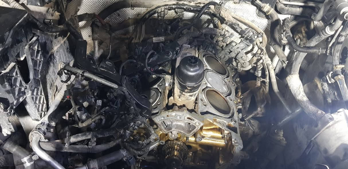 العالمية لصيانة السيارات الأمريكية 
عروضنا مستمرة       
جيب      دوج     كرايسلر 
من تشتري سيارة  مستعمله  
ومن تستخدم سيارتك لمسافات طويلة 
من 50 الف الى 100  الى 150 الف 
لازم تسويلها ادامة  والعالمية تخدمكم بعروضها  
ومن سيارتك تصرف بنزين اكثر من المقرر 
لازم تسويلها ادامة  والعالمية ترجعها الكم بلاد
تبديل بلكات اصلية مع تنظيف النوزلات 
مع تنظيف الجويتر مع تنظيف حساسات 
المكينة  مع البرمجة والتحديث  مع الفحص الشامل للسيارة   مع العمل  160 ألف  
 من سيارتك تحتاج تبديل زيت 
لازم تبدل زيت السيارة المطابق لمواصفات محركها والعالمية زيوتها باعلى المواصفات  
تبديل زيت 6 سلندر  65  الف
تبديل زيت 8 سلندر  80  الف
واذا سيارتك تنميراتها موزينة 
لازم تنفحص بالجهاز ونبدل هيدروليك الكير 
والعالمية تبدل الزيت بالجهاز  ويدوي  
باجود انواع الزيوت 
تبديل كير طيارة  8 نمر  200 الف 
تبديل كير عصا  6  نمر  125  الف 
استغلوا العروض  
للاستفسار الاتصال على رقم الشركة او الواتساب   *********** 
               ***********  العنوان 
بغداد الوزيرية مقابل مسرح الطليعه
