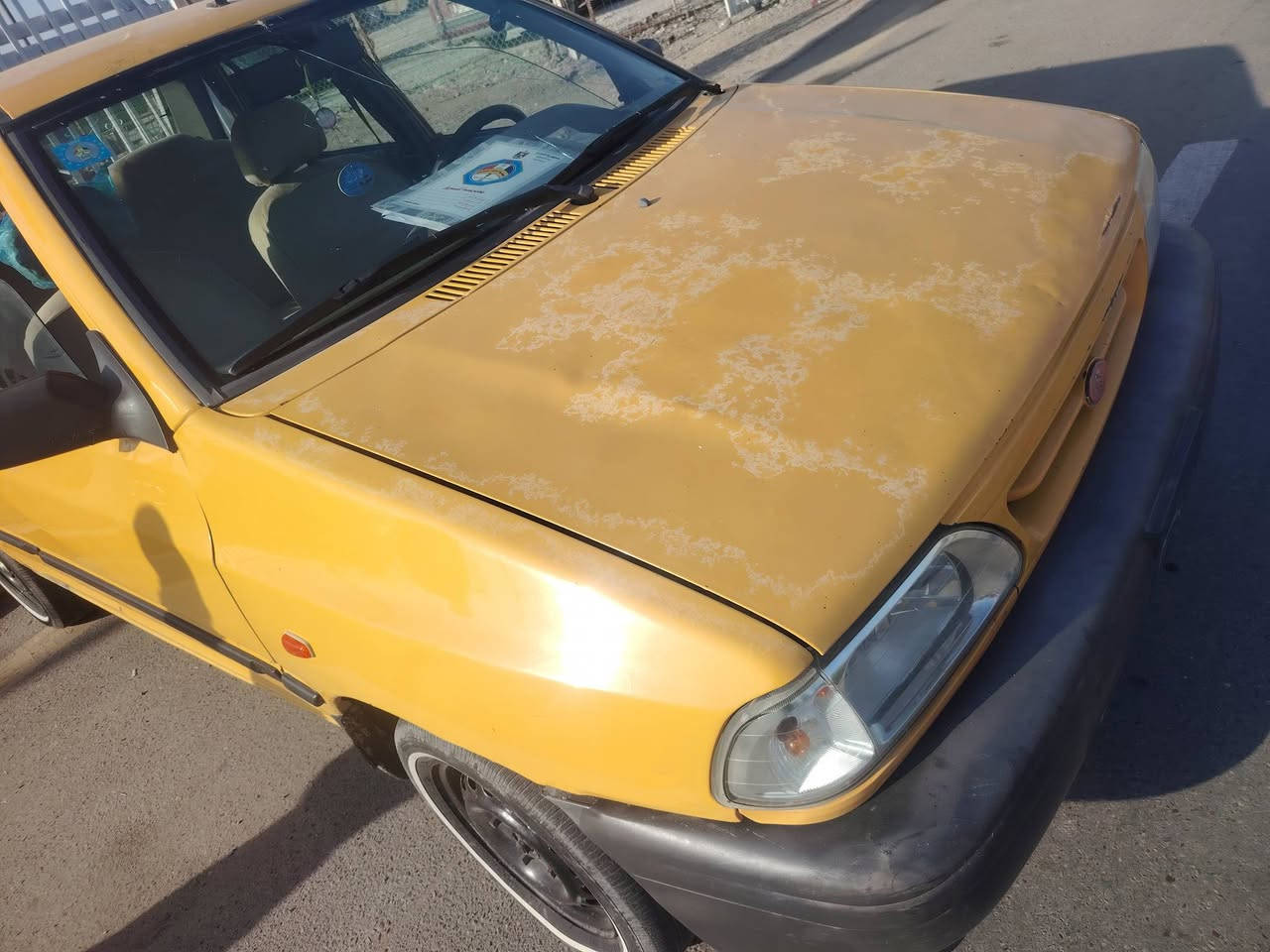 السلام عليكم سياره سايبه للبيع موديل 12 السياره حلوه وجاهزه من كل شيء بها طخهيبسيطه شواصيها مقفولات ماكينه وبير مفولات حداديتها زينه تحويل مباشر سياره مصفره هيئه وغرامات السعر 26 وبيها مجال مكان بغداد المنصور***********
