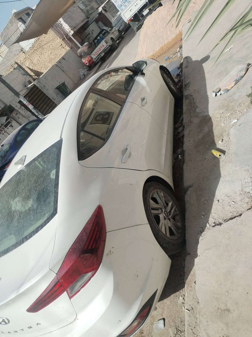 السلام عليكم للبيع الانترا ٢٠٢٠ ابيض بابل خصوصي السعر ١١٨ السيارة جاهزة الضرر بالعراق ضبغ صفحة عكس السايق والبنيد اني ابيع حزام هي مو حزام مكان السيارة بغداد الحرية *********** رقم السيارة بيه منضومة غاز
