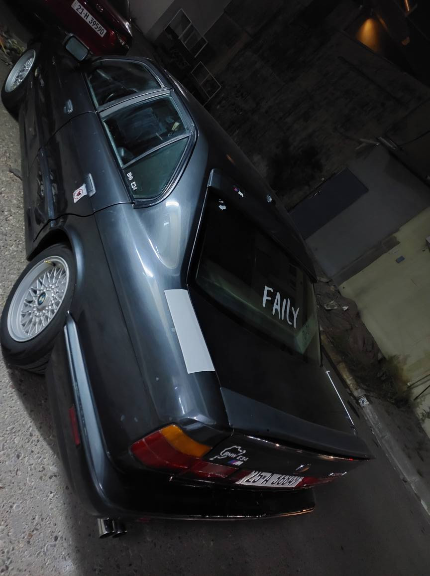 سلام عليكم لبيع بي ام 525 بسمي دفتر بانزين موجود  بدون ضربه بدون بارد هم انطي سياره بل شرط كهربياته كله شغال اربعه تيرات جديد قفل مركزي ال سياره فول بس كير عادي موديل 88 مكان سياره كركوك سعر 45  *********** كركوك, العراق
