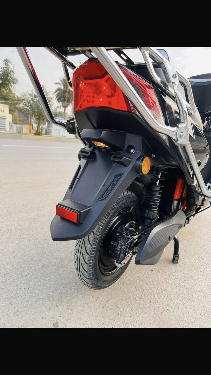 سلام عليكم دراجه سكنس شحن 2025 دراجه الله شاهد نضيفه رايده ب 650 وبيه مجال قليل مكاني بغداد حي اور قرب جامع الفردوس للتواصل واتساب ***********
