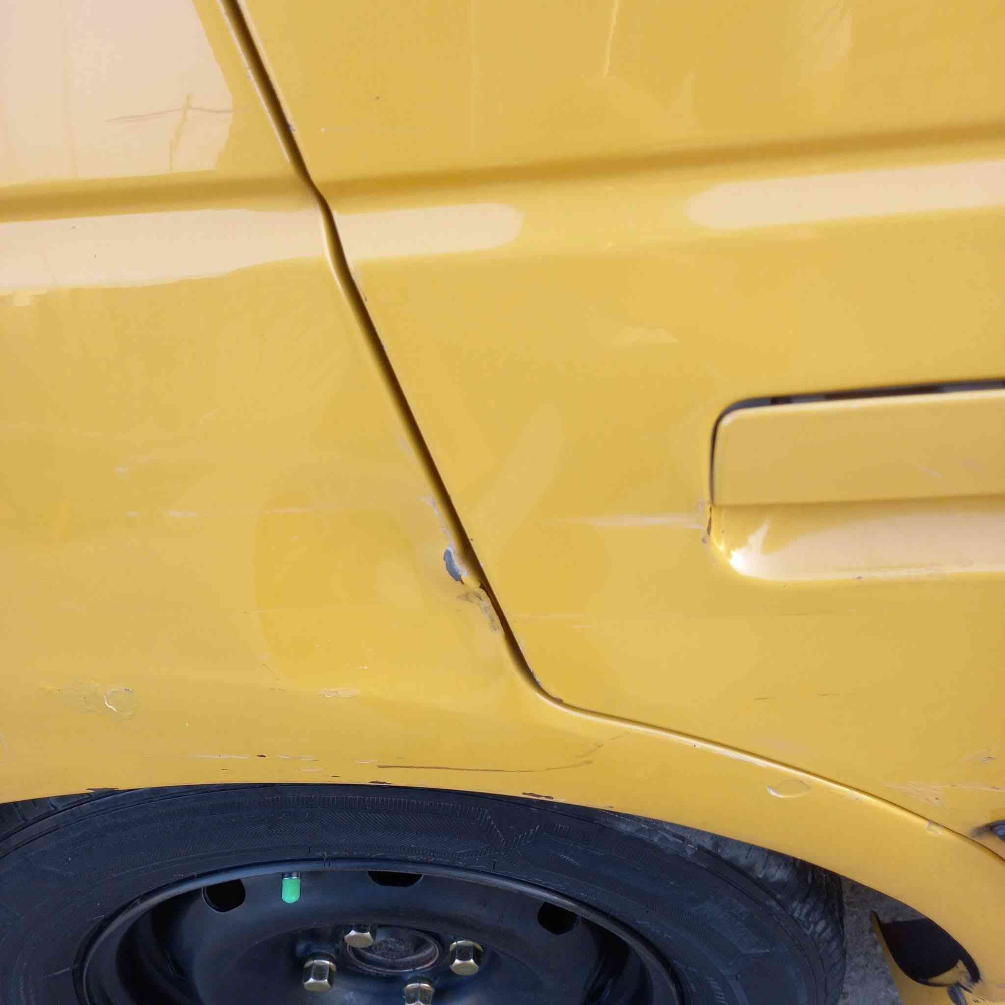 يا الله
بيجو بارص موديل 2015 مصفره هيئة غرامات سياره كير مكينه خير من الله 
راديتر باتري جديد سياره كامله مكمله ما تذب عليها الف دينار 
تحويل ثاني يوم 
بيها طخات بارد وخياسين ب هلالات 
السعر 46 مكاني بغداد الدوره
***********
