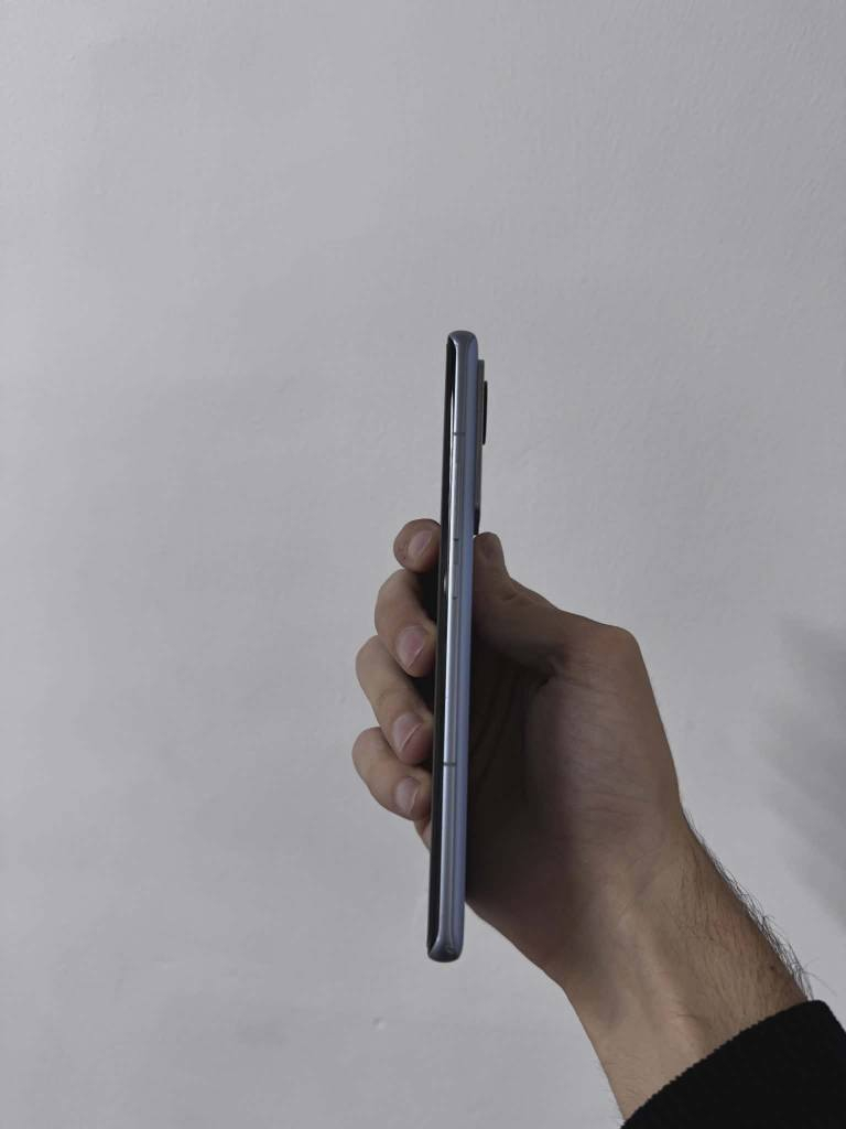 Xiaomi 12 pro 5g
نەکراوە و بێ عەیب بەزەمانی هەفتەیەک 
ڕام ١٢ و ٢٥٦گیگا
snapdragon 8 gen 1 ئاگر
شاشەیەکی قەوسی 2k ی ١٢٠هێرتز
کامێرای نایاب پۆترەیتی نایاب
بێ ئەشیایە تەنها درع و کەڤەری لەگەڵە 
 پشتەکەی درزی وەک دیارە هەیە باقی بەزەمان 
نرخ : 265 هەزار 
*********** دخان, السليمانية
