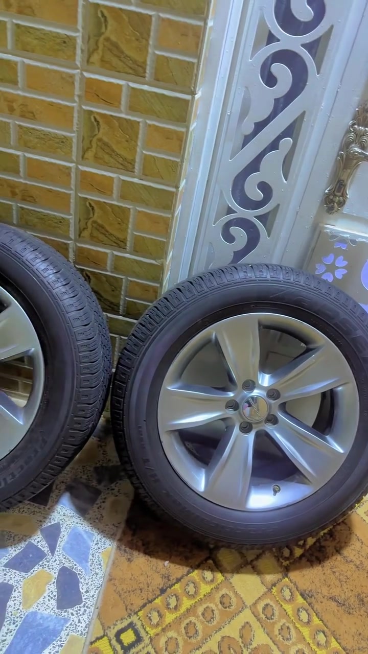 سلام عليكم
تخم ويلكب sxt
جديد مال جارجر 2023
ويا تخم تاير جديد 18/60/235
السعر 4 ورقات ونص 
مكاني بغداد الحسينية مال الراشدية
رقمي ***********
