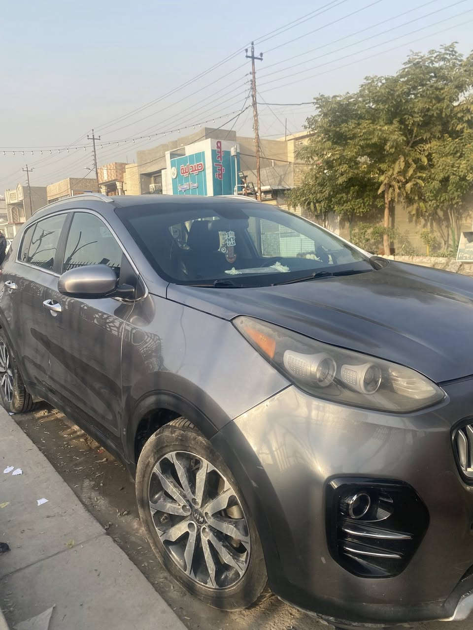 السلام عليكم
سبورتج 2017 وارد امريكي
مواصفات كاملة  ماعدة التنتة
ماشية 83
سيارة كاملة مكملة وباسمي وتحويل ثاني يوم
السونار موضح بالصورة 
السعر 165 وبيهة مجال بسيط
مكاني شهداء البياع شارع المضخة الاول
***********
