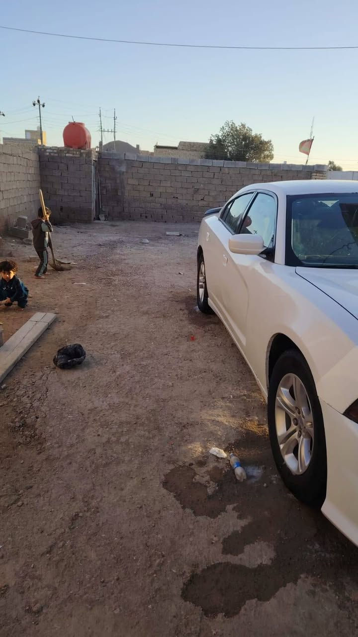 سلام عليكم جارجر البيع مديل 2014 مراوس بتكسي وبامه وترهم بيع سياره جاهزه من كلشي فقط جانت بيضه ونصبغت زركه ورجعناه بيضه سياره حلوه ما بيه شي خير من يم الله رقم بصرة مشروع وطني هاذه رقم ***********
