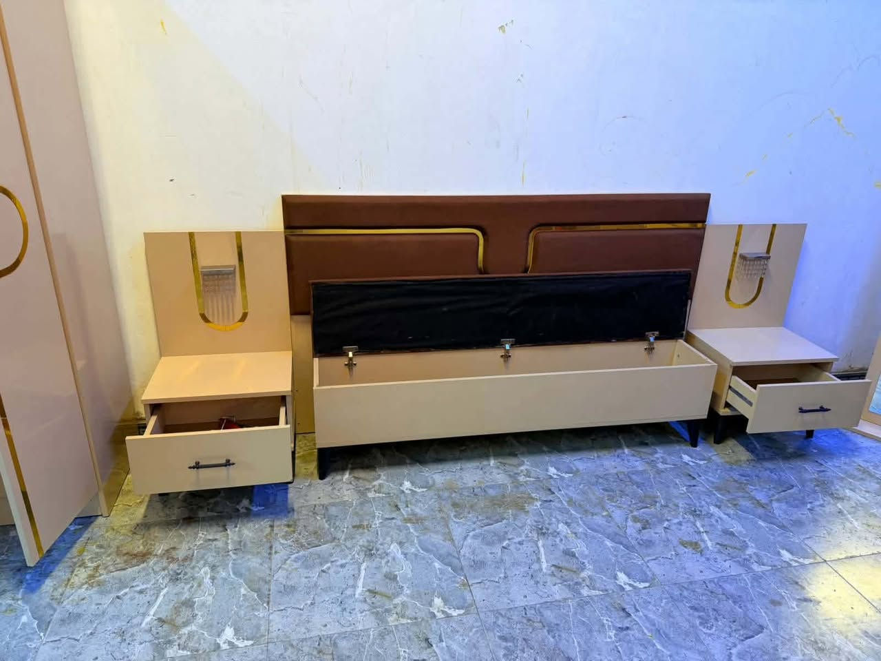 غرفة🇹🇷تركي  نضام حديث  10 قطع صبغ حراري ✨
ابواب 🚪🚪  برغي وجوي حديد كنتور منفصل

سرير مخزن جك 

شازلون مخزن  

نضافة 90٪

شد ونقل داخل بغداد مجاني محافظات بكروة 🚛


**إذا كنت صاحب هذا الإعلان وتريد حذفه لأي سبب، رجاءا أرسل رسالة إلى الدعم الفني**