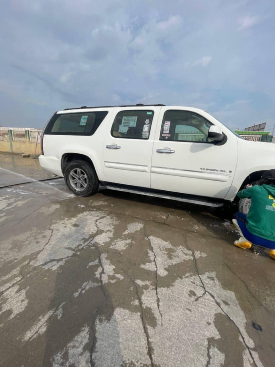 مرخصه الادمن للبيع او مراوس جمسي دنلي 2007 رقمه بغداد خطه ديوانيه بغداد ٦ برغي ضربته جاملغ الخلفي وره العبري 147 وبيه مجال لاستفسار *********** مالكه بلبصره وعدي وكالاه ويريد مداور
