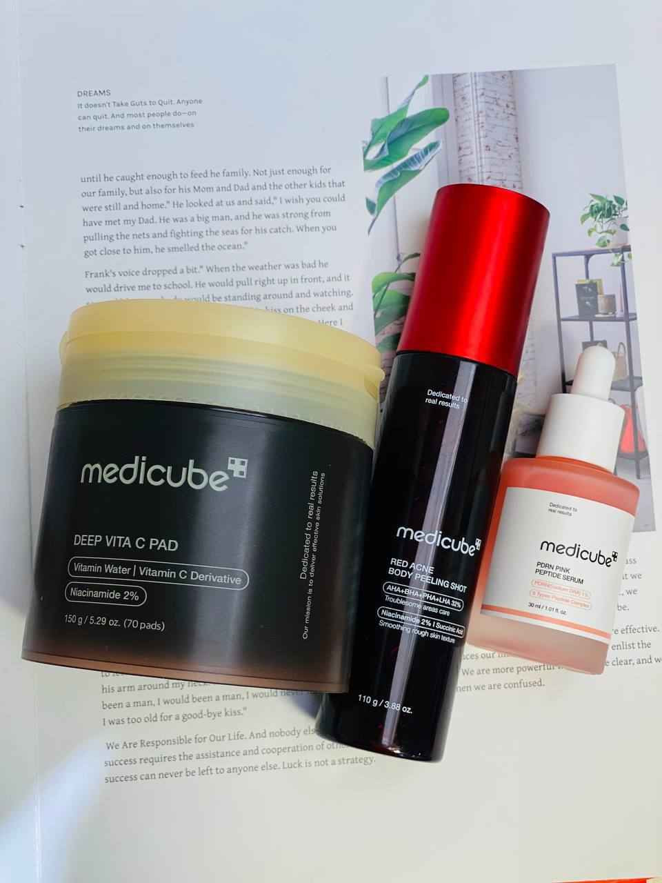جمالك يبدأ من هنا مع منتجات الكورية الأصلية (Medicube) 🇰🇷💯 
إذا بشرتج تعاني من:
❌ حبوب مستمرة
❌ آثار حب الشباب
❌ تصبغات وبقع داكنة
❌ بهتان وعدم نضارة
فهذا الروتين من براند Medicube يعتبر حل متكامل لأنه يجمع بين العلاج + التقشير + التفتيح + الترطيب بنفس الوقت 💥

🌟 (1) 🟡 بادات فيتامين سي هذا المنتج هو أساس الروتين لأنه يشتغل على التفتيح والتنظيف والتقشير الخفيف بنفس الوقت 👇
💛 شنو يحتوي؟
فيتامين C → لتفتيح البشرة وتقليل التصبغات
نياسيناميد → لتوحيد اللون وتقليل الدهون
أحماض خفيفة (AHA) → لإزالة الجلد الميت
💛 شلون يشتغل؟
هاي البادات تذوب الطبقة السطحية من الجلد الميت، فتبين بشرتج أنعم وأفتح وتساعد المكونات تدخل أعمق داخل البشرة
💛 فوائده :
يقلل التصبغات والبقع الداكنة تدريجياً يعطي إشراقة فورية من أول استخدام ينظف المسام ويقلل انسداد ها يساعد على تقليل آثار الحبوب القديمة يحسّن ملمس البشرة ويخليها ناعمة
 
🔥 (2) 🔴 مقشر الحبوب للجسم هذا المنتج قوي ومخصص لعلاج حبوب الجسم والتصبغات الصعبة ❤️ شنو يحتوي؟
AHA → يقشر سطح البشرة
BHA → ينظف داخل المسام
PHA → تقشير لطيف وترطيب بنفس الوقت
❤️ شلون يشتغل؟
يخترق المسام وينظفها من الدهون والأوساخ ويزيل الجلد الميت اللي يسبب انسداد وظهور الحبوب
❤️ فوائده :
يقلل الحبوب بالظهر والكتفين بسرعة
يخفف الرؤوس السوداء يزيل الطبقة الخشنة من الجلد يقلل آثار الحبوب والتصبغات يخلي الجلد ناعم ومرتب 

🔥 (3) 🔴 سيروم الترطيب والنضارة
هذا المنتج يوازن الروتين ويعطي ترطيب + تهدئة + لمعة صحية 👇
🌸 شنو يحتوي؟
مكونات مرطبة عميقة عناصر مهدئة للبشرة مغذيات تدعم تجدد الخلايا
🌸 شلون يشتغل؟
بعد التقشير والتنظيف، البشرة تحتاج ترطيب حتى ما تتهيج وهذا السيروم يدخل ويرطب بعمق ويعيد التوازن
🌸 فوائده :
يرطب البشرة من الداخل مو بس السطح يقلل الاحمرار والتهيج
يعطي Glow طبيعي وملمس ناعم
يساعد البشرة تتجدد بسرعة
يمنع جفاف البشرة بعد التقشير

البراند (Medicube) 
المنشأ  كوريا الأصلي 🇰🇷💯
سعر العرض 27 الف 
🚘يوجد خدمة توصيل لجميع محافظات العراق ٤ الاف🚘 Singapore


**إذا كنت صاحب هذا الإعلان وتريد حذفه لأي سبب، رجاءا أرسل رسالة إلى الدعم الفني**
