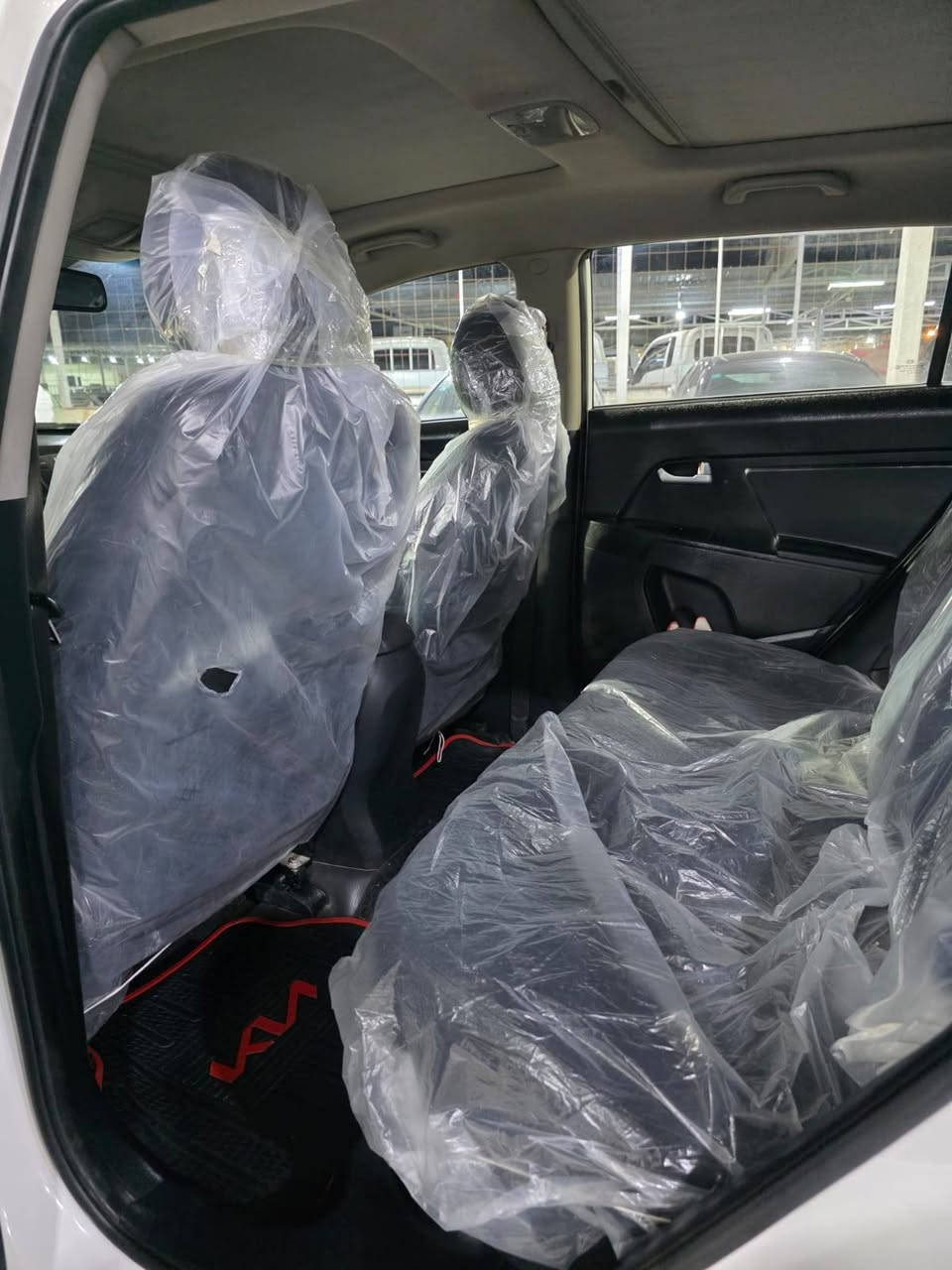 السلام عليكم بيع او مراوس حسب  القناعه
سبورتج 2014 خليجي بانوراما رقم بغداد باسمي مكفوله كفاله عامه محرك وكير بوضع الشركه السيارة جاهزة وجديده للاتصال *********** السعر 153 مكاني بغداد الوسفيه
