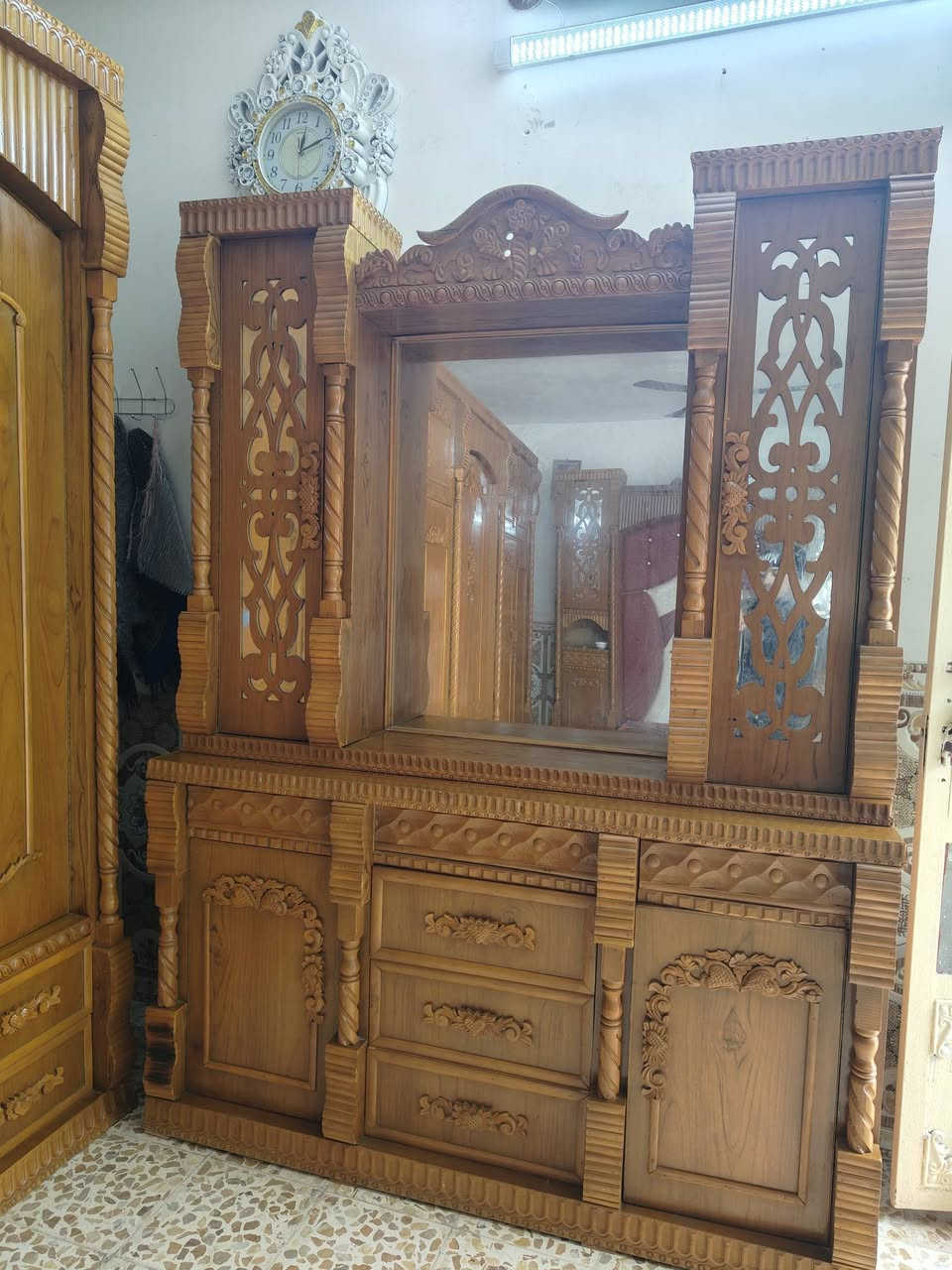 السلام عليكم غرفه اخشاب للبيع استخدام كلش قليل اخشاب جديد خشب ثقيل العنوان الموصل جانب الايمن السعر مليون 1550 بيها مجال ♥️***********♥️‏‪0774 917 7036‬‏
