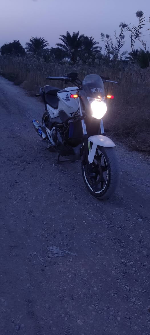 السعر 1900 قفل قفل وللعلم تعرفون جنت عارض ب2200 وهاذا مو سعرها ولاكن للضروف احكام 

للعلم تجي وتفحص وتقتنع يله تاخذ

كفاله

رقمي ***********

مكاني ناصريه
