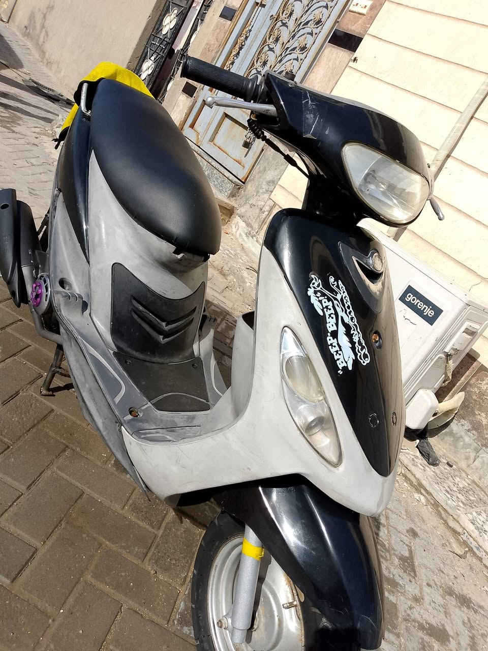 للبيع اومراوس ب نامه كامله 
ماكس لون اسود يخبل دراجه خير من الله نهذه وشلعه معدل كهربائيه شغاله ما عدا الكيلو متر عداد مايشتغل وبيه رشه صبغ قليله بل كفر صفح  وصالصه طكت ولدلته اصليه الله شاهد 45الف وباقي كفاله تجي وتشوفه بعد أحله من الصور 
مكاني سماوه خاص مفتوح 24ساعه رقم ***********
سعر 650وبيه مجال حك جيتك 
شباب متوازي حيل
ملاحظه /دراجه مكنته مامفتوحه برغي شرط الفحص
