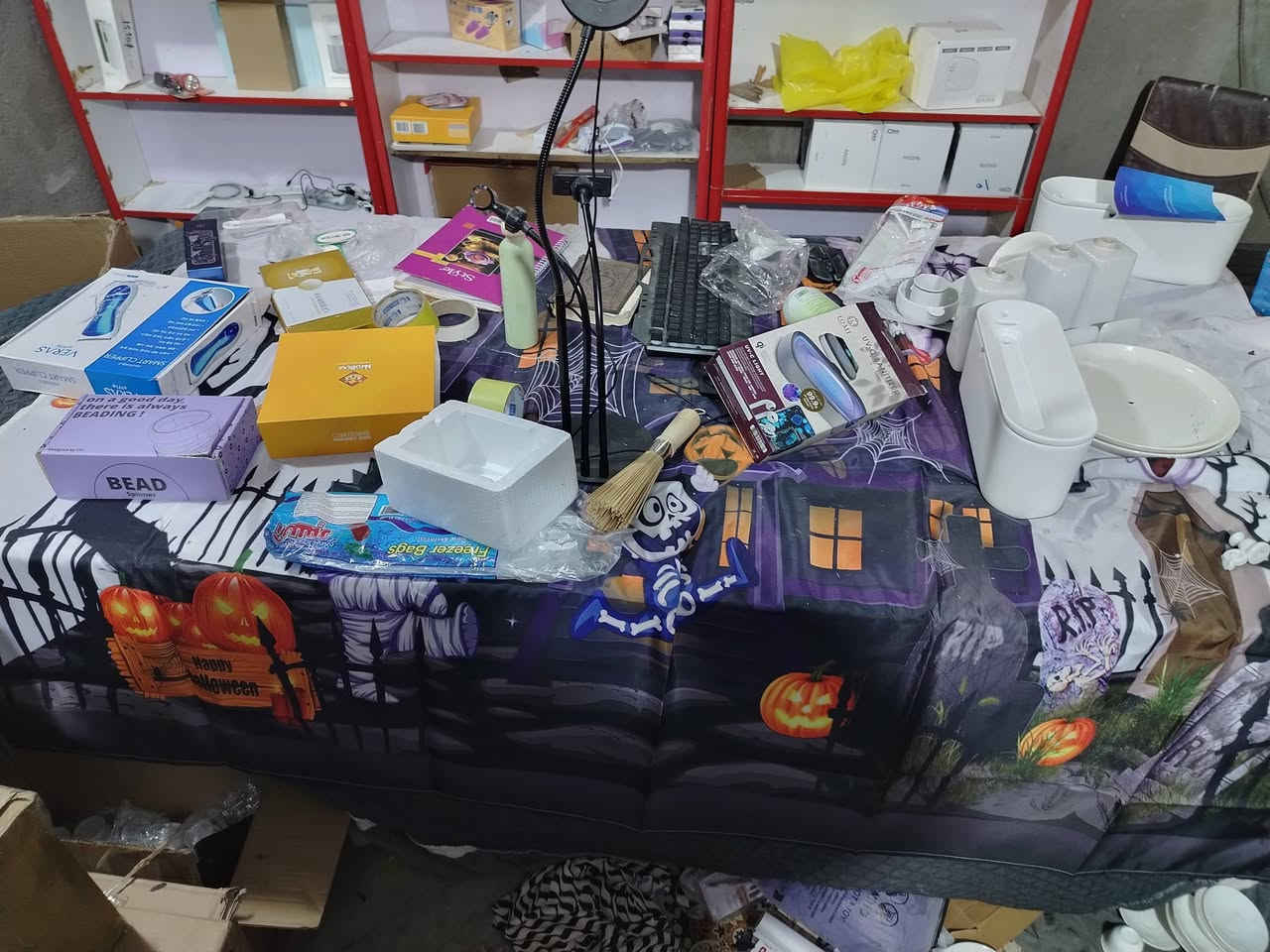 السلام عليكم ورحمة الله وبركاته عيوني عندي غراض امزون مع رفوف 3 قطع مع احذيه للبيع بسعر مناسب اريد ابيعهم شلع
***********
