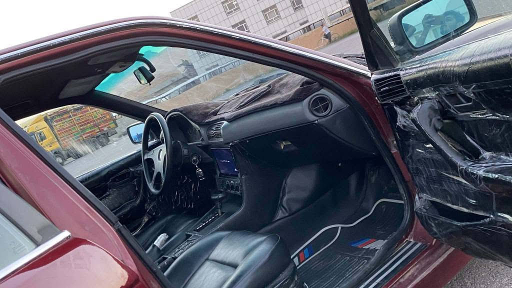 BMW
1991         525iA
ناو ڕەش کوشین جڵدی نوێ  تەبرید بەس غازی تیانەماوە گێڕی بەشەرت مەکینەی کەمەک دوکەڵی هەیە کامل بۆیاغ کراوەتەوە چوارمانگە 
چوار تایەو ویلی پاکەتی بۆبەستراوە
وەکالەی بەناوخۆمە یەکسەر بیکە بەناوی خۆت 
شوێن کۆیە 
*********** كويسينجاك, أربيل
