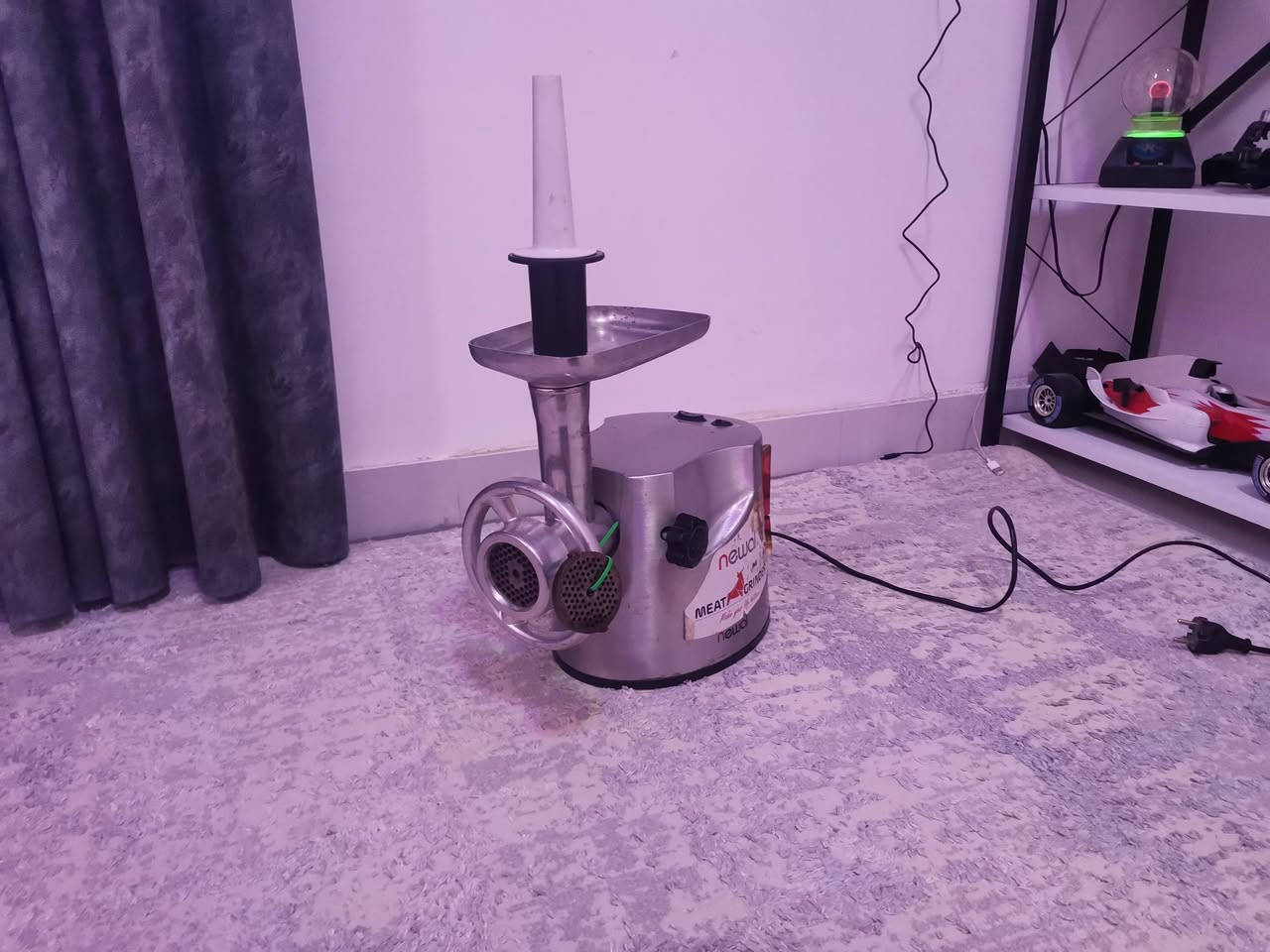 مثرامه لحم كهربائية نضيفه شغاله سعر 60 وبي مجال للشراي اي استفسار *********** واتساب.
