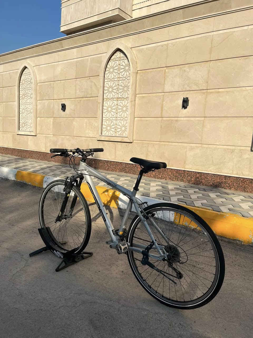 السلام عليكم 
للبيع بايسكل ماركة فيلت امريكي 
حجم 28 قياس M 
سستم بالكامل ديور 
وياله WTB 
تايرات CONTINENTAL اصليات 
دبل امامي قفل و فتح 

السعر 190 
مكاني بغداد زيونه 
هاتف: ***********
متوفر توصيل لجميع محافضات العراق
