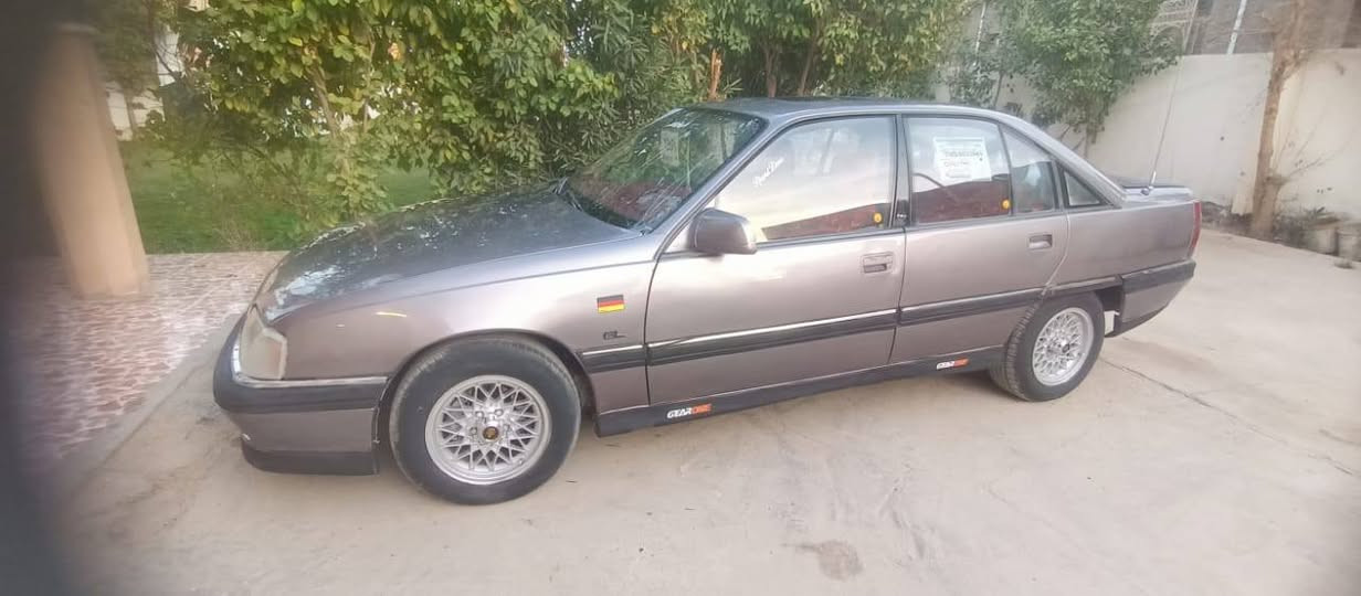 بسم الله اوبل اوميكا للبيع موديل 91 رقم انبار تحويل مباشر كير اوتوماتيك محرك 2000 بلادي سياره جاهزه مال جناي ماناقصه شي ترايك البصره  السعر 37 بيها مجال بسيط المكان الرمادي الجزيره البوعبيد للاتصال ***********
