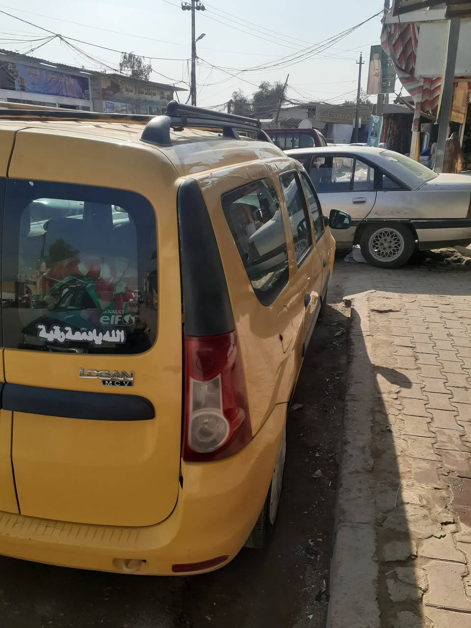 السلام عليكم رينو لوكان للبيع تكسي مصفرة هيئة وغرامات المديل 2012 بإسمي السنويه لل2030 سيارة جاهزة بيها دحجات قليله السعر ٥٦ وبيها مجال العنوان النجف مشخاب رقم صاحب السيارة ***********

