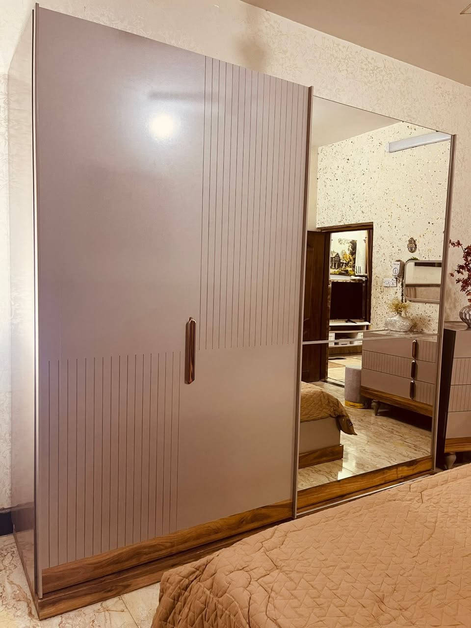 غرفة تركي سرير مخزن مجرات هايدروليك اي ضرر مابيهه سعرهه ٨٥٠ ألف للاستفسار ‭٠٧٧١ ٢٢٧ ١٥٧٩‬
