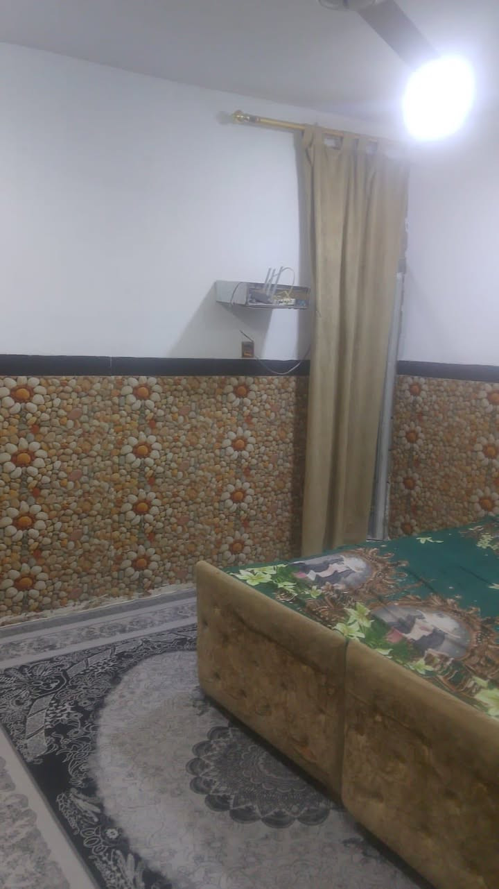 دار للبيع بلدية مساحة ١٠٠ م العقار مسجل بالبلدية طابق ونصف الطابق الارضي يحتوي على
غرفتين بمساحة (٤*٤) و (٥*٤) واستقبال (٤*٤) ومطبخ (٢*٣) وصحيات (٢*٢) والطابق الثاني يحتوي على غرفة بمساحة (٤*٨) العنوان النجف الحيدرية حي السلام قرب عامود ٦٠٤ 
للتواصل واتساب *********** وبسعر مناسب جدا
