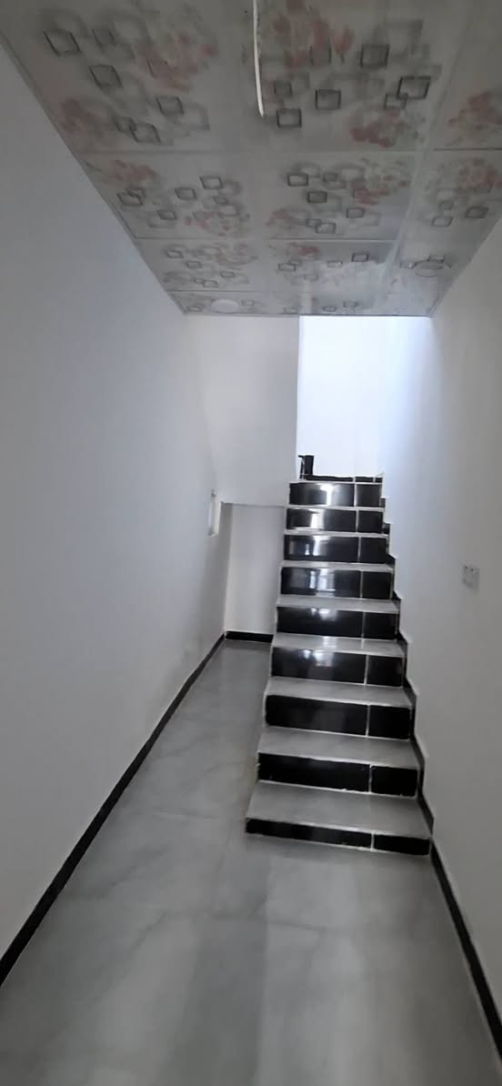 كل عام وانتم بالف خير 
السلام عليكم مشتمل مساحه ١١٥ متر بلرحمه خلف افران صمون السلام موالمربع الاول المربع الثاني كهرباء ماء مجاري بورسلين ابواب سقوف ثانويه كله جديد قاطين غرفه فوك وغرفه تحت واستقبال وصاله وحمام داخلي ومنور وممشه كله جديد تانكي ماء ١٥٠٠ لتر وسخان ١٤٠ لتر وماطور ماء ومغسله   مراوح سقفيه كاونترات وياه بس جيب غراضك  واكعد تريد تستثمره ايجار ب٢٠٠ الف اقل شي وباسمي للاستفسار *********** السعر ٧٥ مليون واذا مراوس بسياره وفرق اراوس كورلا او النترا ومن الله التوفيق
ملاحظه اني حاليا ساكن البيت والبيت باسمي 
للاستفسار اما علا الرقم او علا الصفحه ومن الله التوفيق
