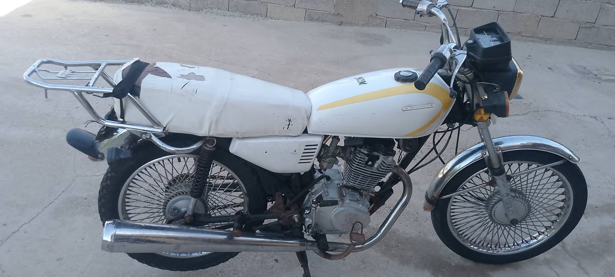 سلام عليكم دراجه اربعه كير ايراني اوراق اصولي للبيع 
مديلل 21 مكينه نضيفه الكهربائيات كلها كامله مكمله والشري بتصل وبي خير ويدلل ***********
