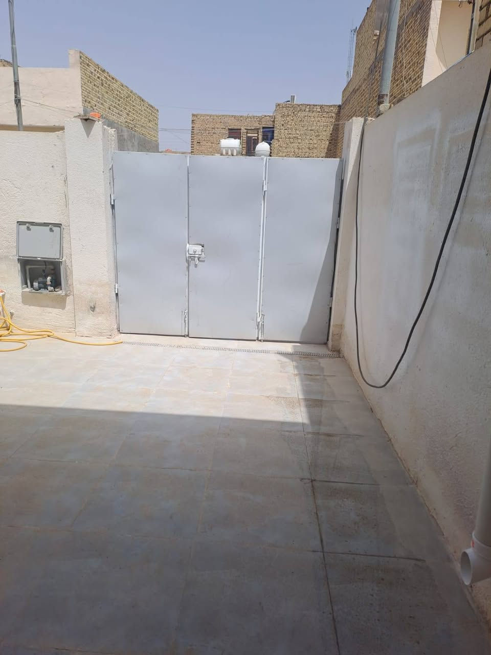 السلام عليكم الدار البيع محافظة ميسان منطقت الشيشان الأوله قرب مضيف المواجد وللاستفسار والاتصال رقم الهاتف  ***********
