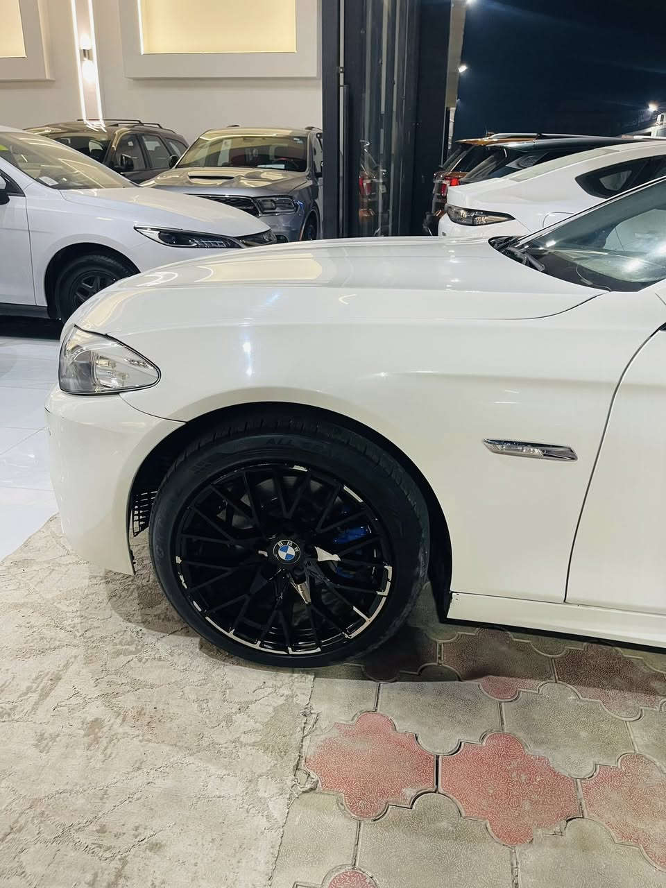 BMW_F10 2011 اعادة النشر بسبب وعود كاذبة 

-------------------------------------

#السعر : 158$ وبيه مجال بسيط

او مرواس بجارجر Rt حصراً يفضل لون اسود ‏

#رقم الهاتف : ***********
#مكان السيارة :موصل 
السلام عليكم 

للبيع فقط F10 موديل 2011 حجم 530 نوزل طويل  6 سلندر سيارة وارد خليجي مكفولة من ضربة بيه صبغ قطعة   رقم اربيل جديد كت M كامل سيارة  

موصفات

1-بصمة + 

2-محرك 6🚀+كير كوبرا 8 نمر⚙️ مكفولات

3-شفتات ستيرن  

4-تبريد قطعتين  ❄️

5-سلايت ⚔️

6-مراية داخلية+ الجانبية عاكسة⚔️

7-تحكمات ستيرن ⚔️

8-مري شفط 📱

9-فان منفصل 💨

10-داخل بيجي  ⚔️

11-شاشة اعطال🖥

12-شاشة صغيرة 💽 

13-نظام قيادة طبيعي + سبورت + سبورت بلص ⚔️

14_بردة كهرباء

15-حساسات  امامية خلفية 🔥

16-ويل حجم 19 M تو سايز   ⚔️

17-صدر امامي خلفي جديد⚒

18-سايد بريك كهربائي 

19-انارة ترحيب خارجية 💡

20-لايت اوتو 

21-اوتو هولد 

-------------------------------------
